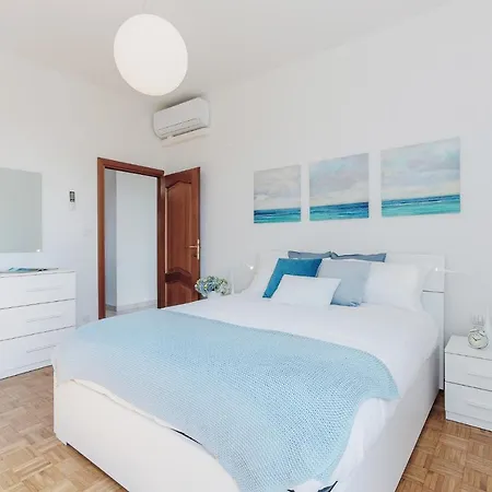 Luminoso Con Terrazzo Vicino All'universita' * 费拉拉