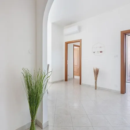 Apartmán Guesthost - Luminoso Con Terrazzo Vicino All'universita'