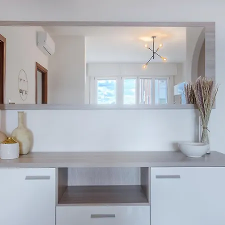 Guesthost - Luminoso Con Terrazzo Vicino All'universita' *