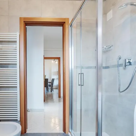 Luminoso Con Terrazzo Vicino All'universita' 公寓 *