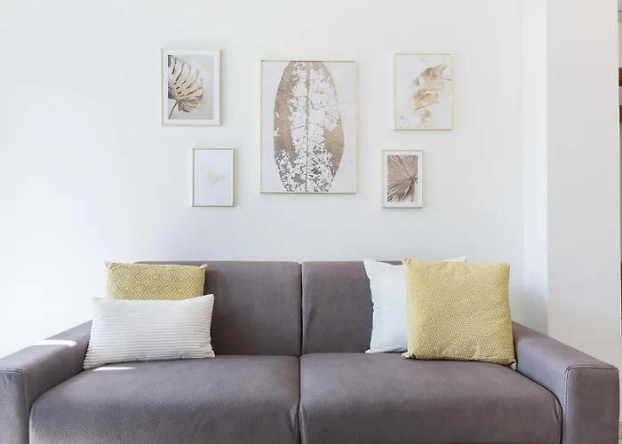 Guesthost - Luminoso Con Terrazzo Vicino All'universita' شقة *