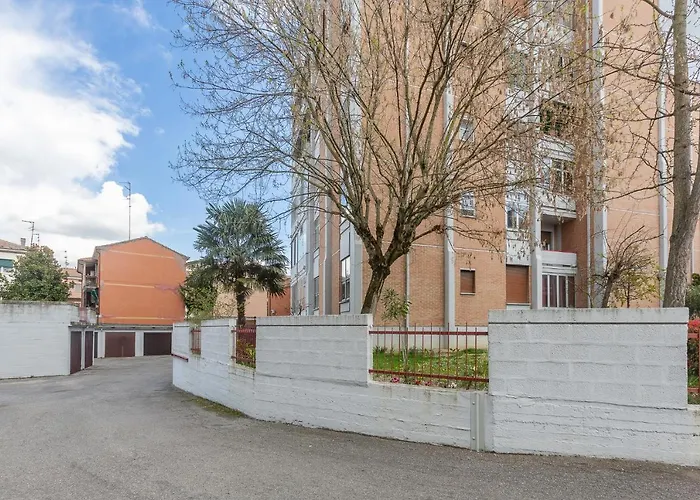 Guesthost - Luminoso Con Terrazzo Vicino All'universita' * فيرّارا