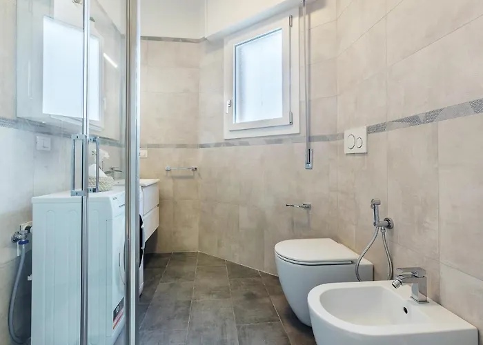 Guesthost - Luminoso Con Terrazzo Vicino All'universita' فيرّارا