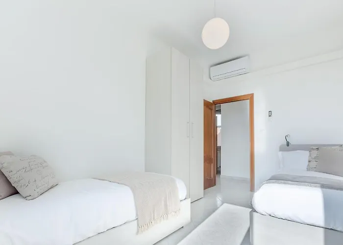 Guesthost - Luminoso Con Terrazzo Vicino All'universita' *