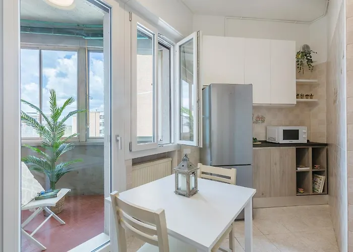 Guesthost - Luminoso Con Terrazzo Vicino All'universita' شقة فيرّارا