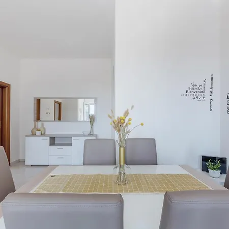 Luminoso Con Terrazzo Vicino All'universita' Ferrara