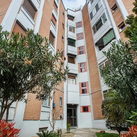 Luminoso Con Terrazzo Vicino All'universita' 페라라