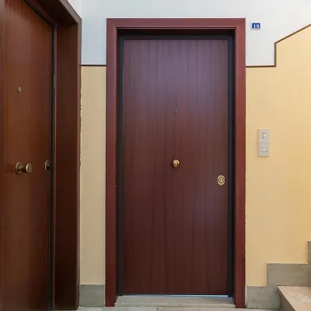 Guesthost - Luminoso Con Terrazzo Vicino All'universita' *