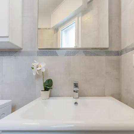 Apartament Guesthost - Luminoso Con Terrazzo Vicino All'universita' Ferrara