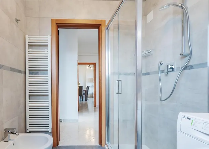 Guesthost - Luminoso Con Terrazzo Vicino All'universita' Apartament *