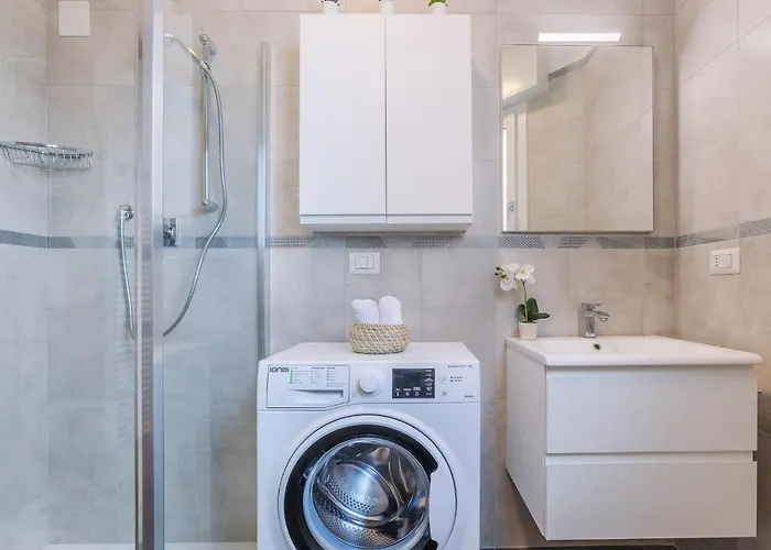 Guesthost - Luminoso Con Terrazzo Vicino All'universita' Apartament