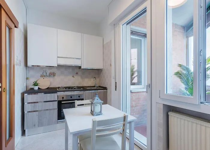 Apartament Guesthost - Luminoso Con Terrazzo Vicino All'universita'